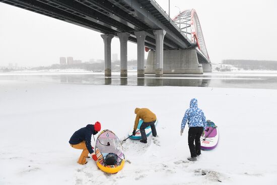 Russia Winter SUP Surfing