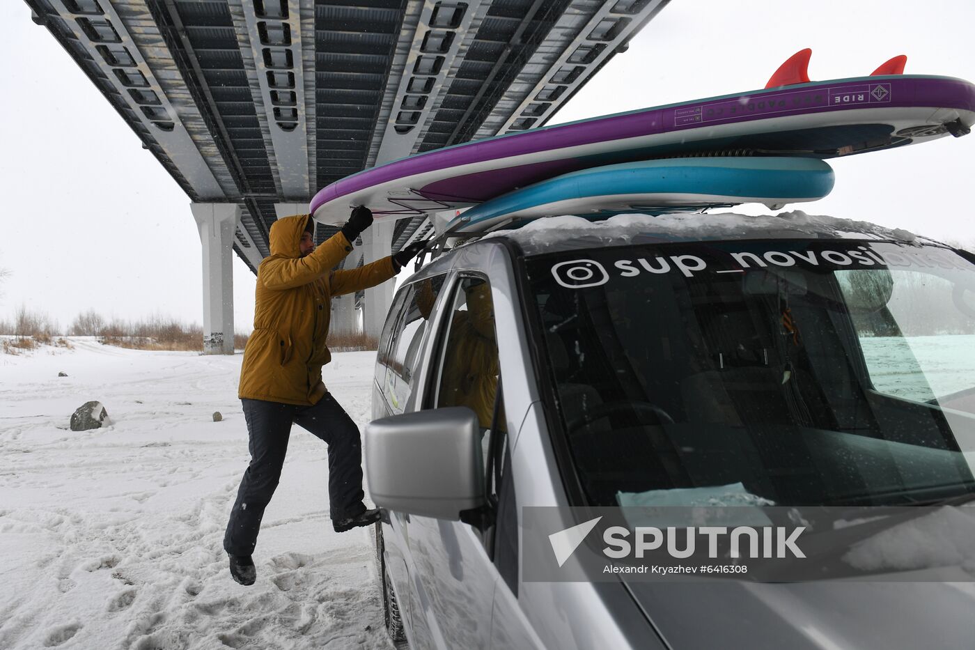 Russia Winter SUP Surfing