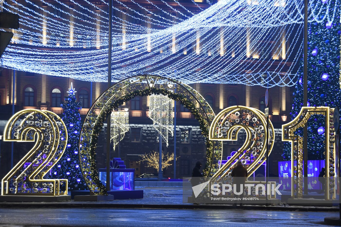 Russia New Year Preparations