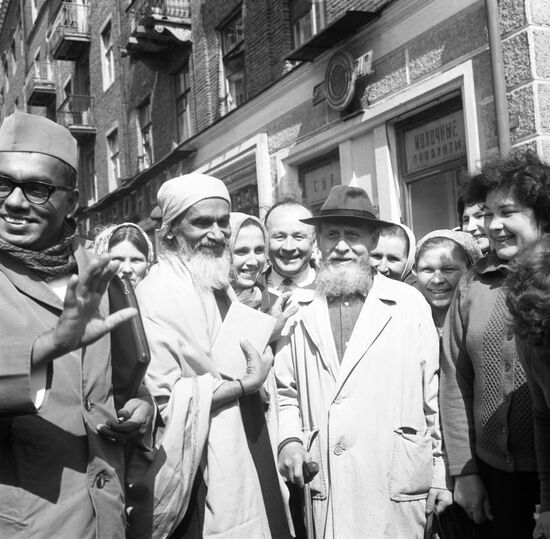 Indian writers and journalists visit Soviet Union