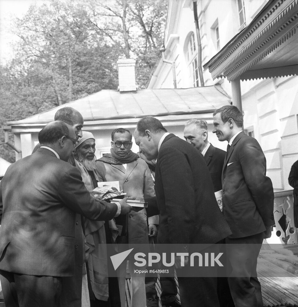 Indian writers and journalists visit Soviet Union