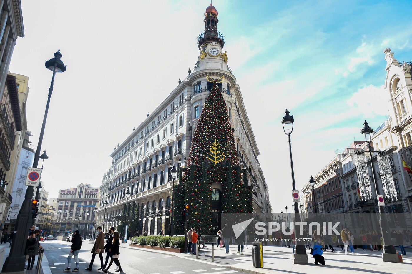 Spain New Year Preparations