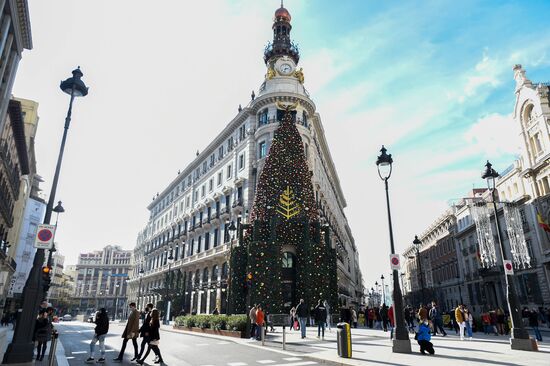 Spain New Year Preparations