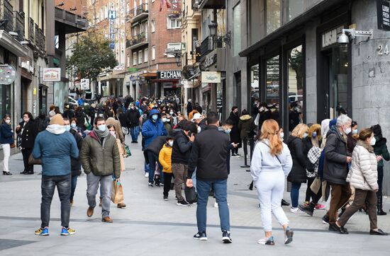 Spain New Year Preparations