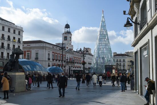 Spain New Year Preparations