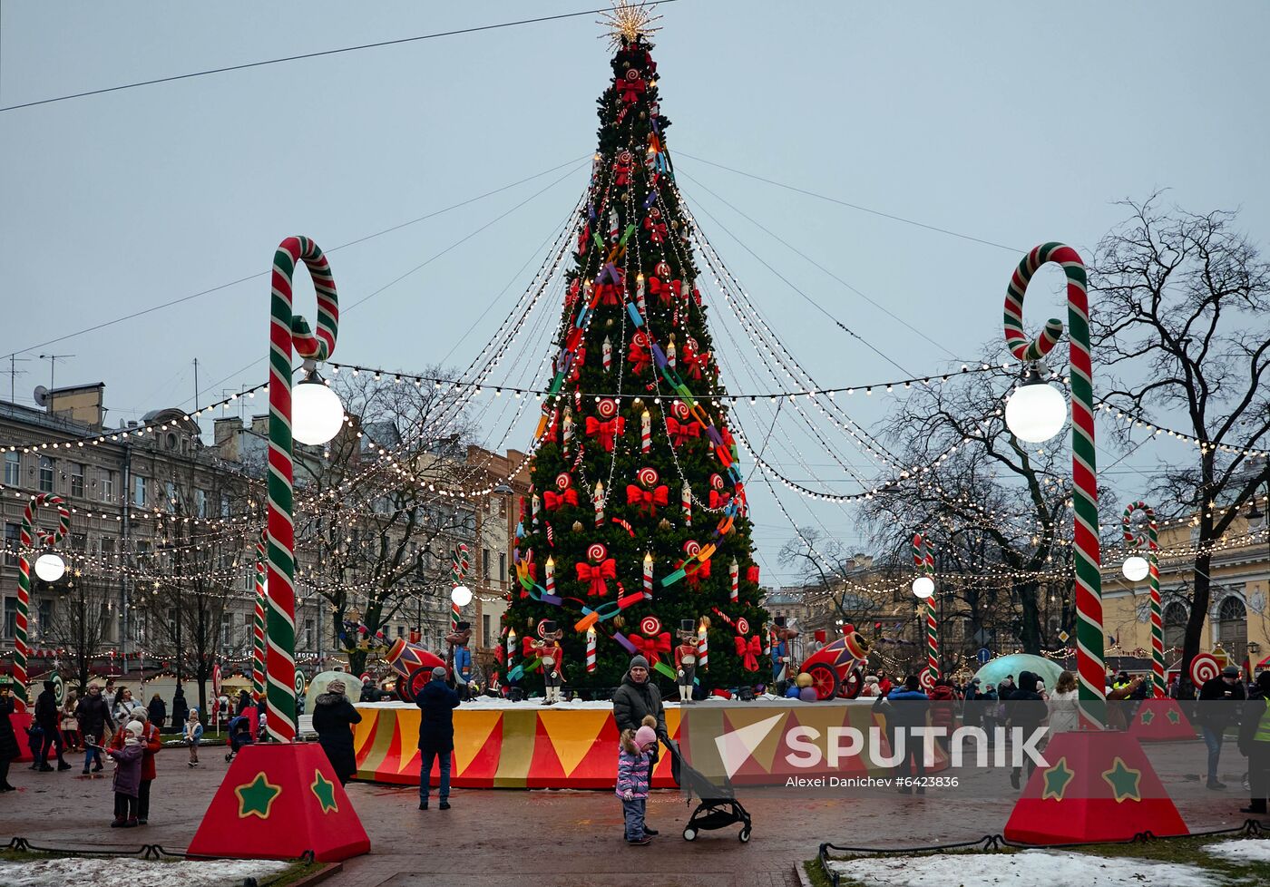 Russia New Year Preparations