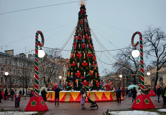 Russia New Year Preparations