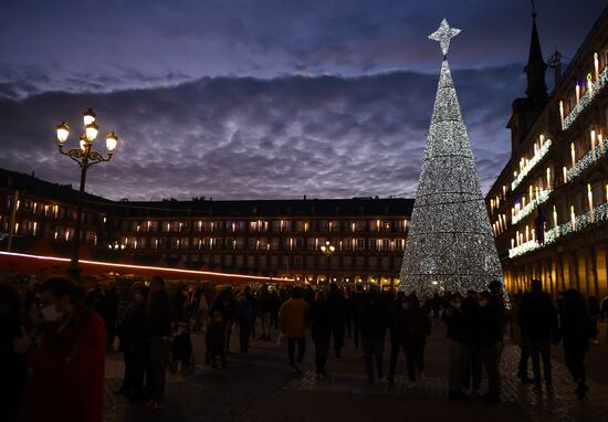 Spain New Year Preparations 