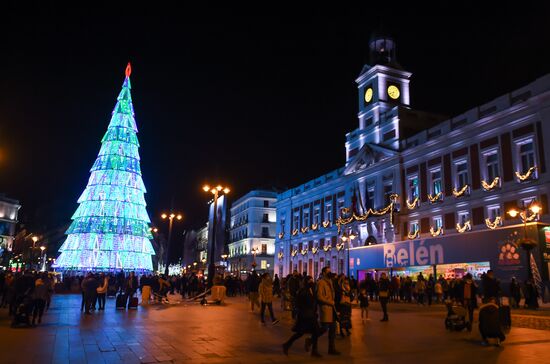 Spain New Year Preparations 