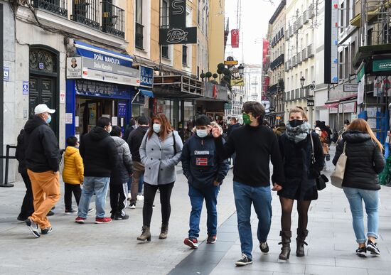 Spain New Year Preparations