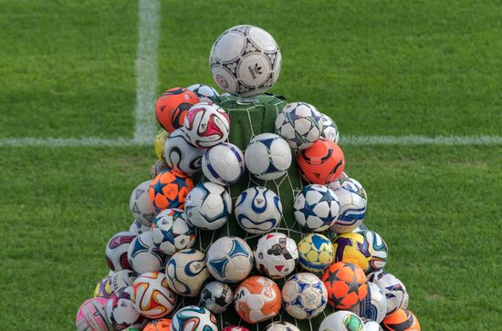 Russia New Year Preparations