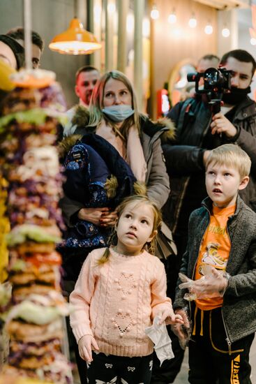 Russia Highest Burger
