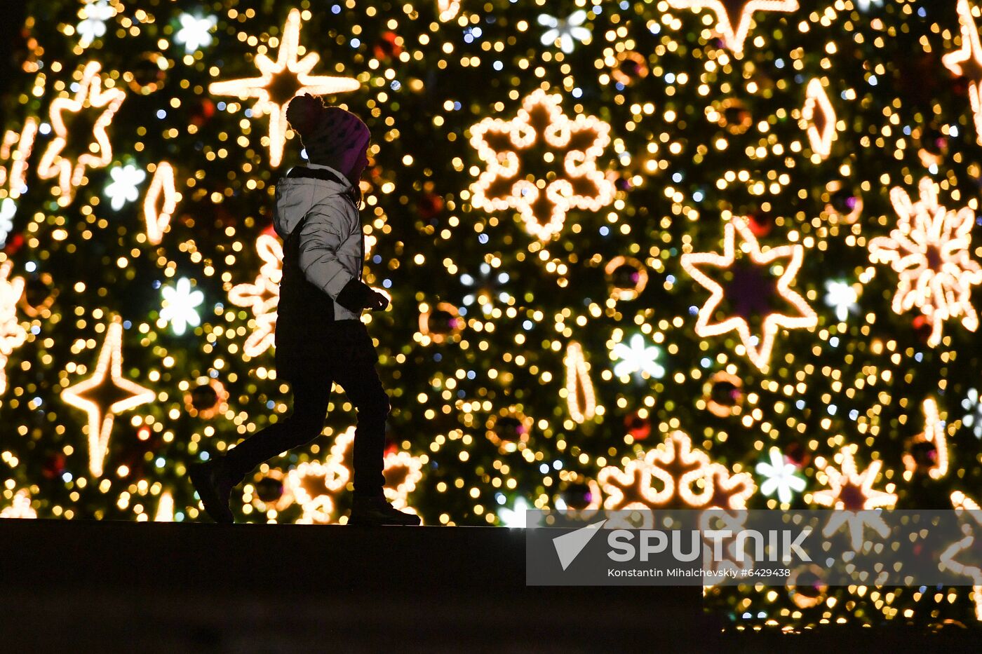 Russia New Year Preparations