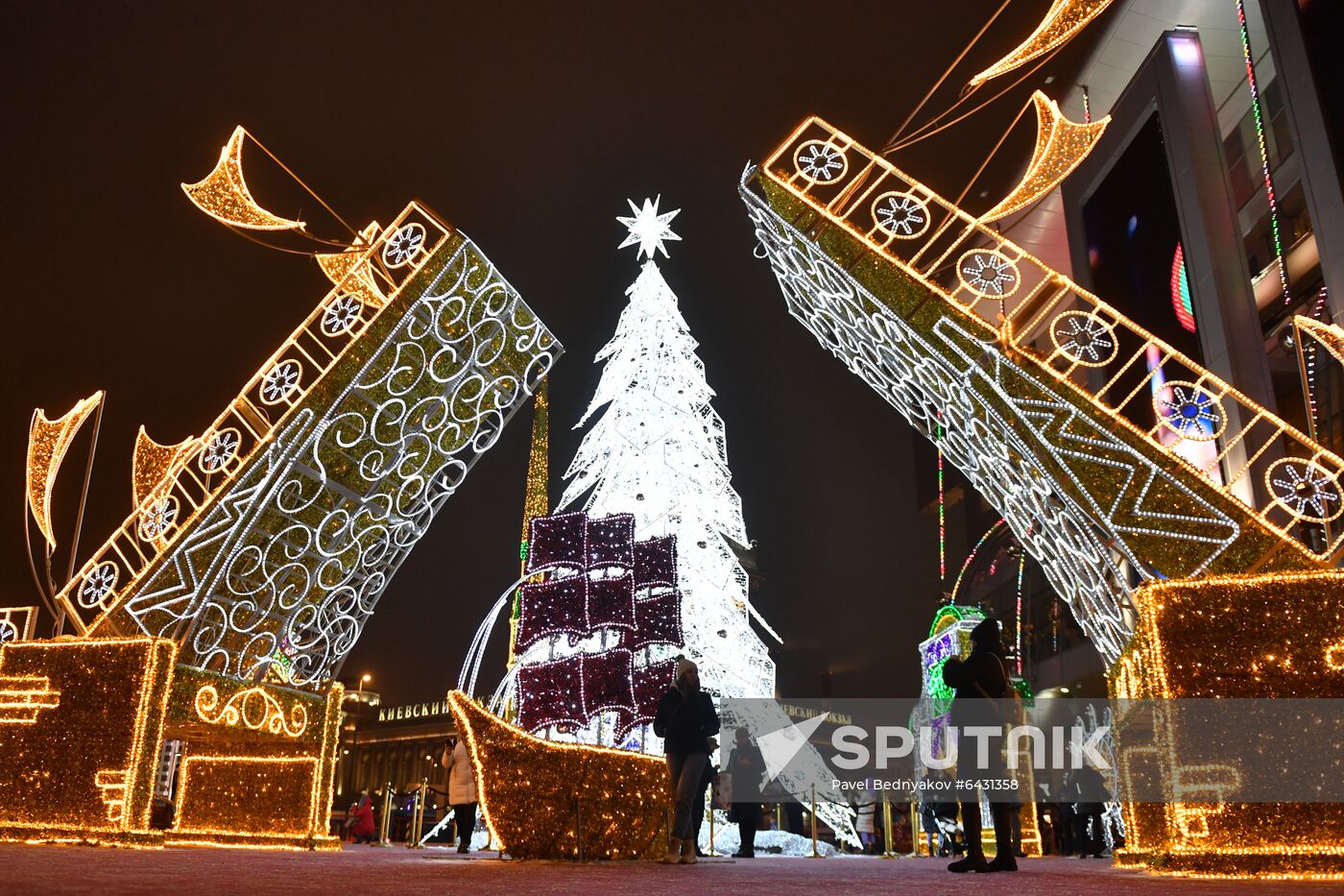 Russia New Year Preparations