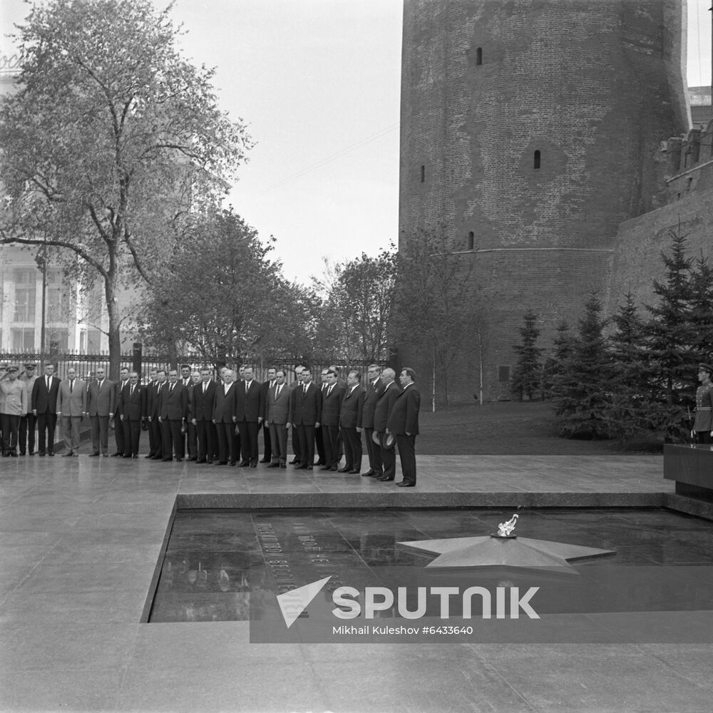 Tomb of Unknown Soldier at Kremlin Wall