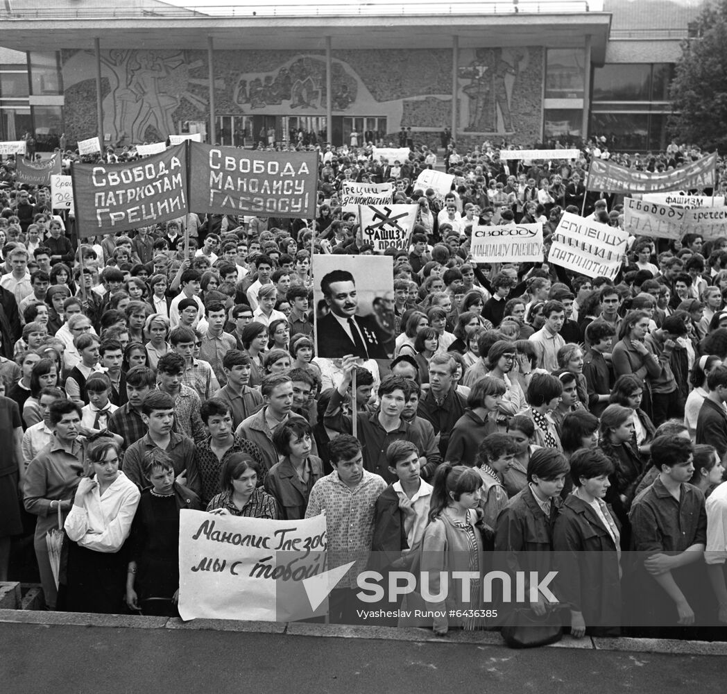 Rally in support of Manolis Glezos