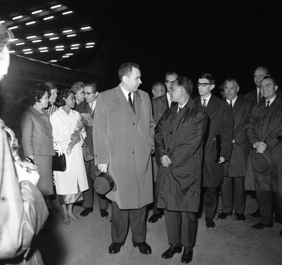 Cambodian Foreign Minister, Prince Norodom Phurissara, visits USSR