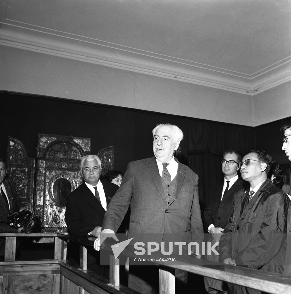 Cambodian Foreign Minister Phurissara visits USSR