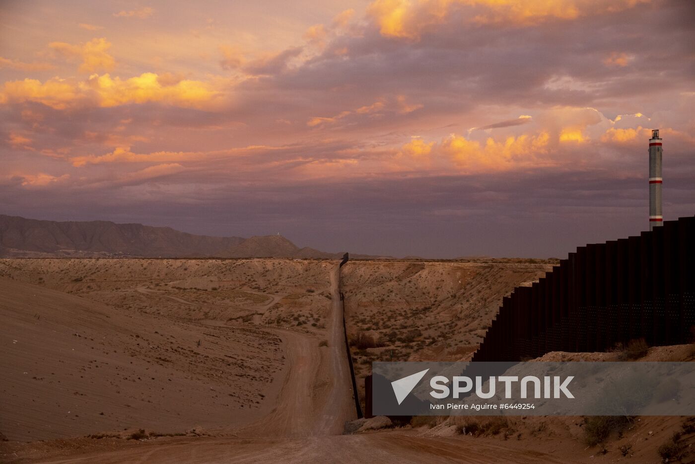 US Mexico Border Wall