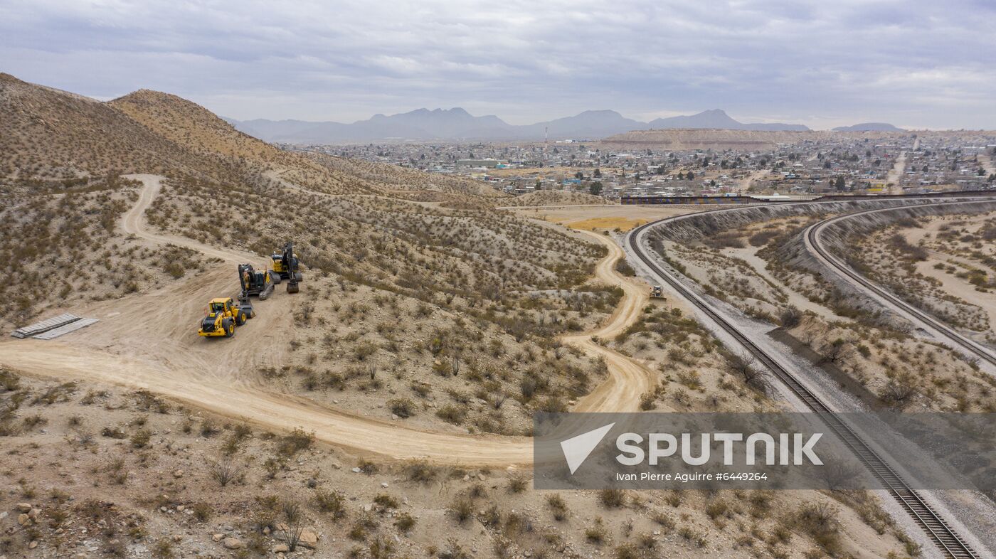 US Mexico Border Wall