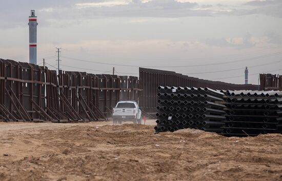 US Mexico Border Wall