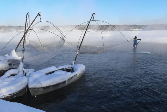 Russia Winter SUP Surfing