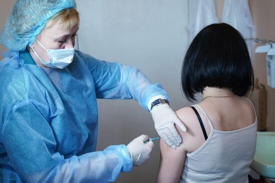 Ukraine LPR Russia Coronavirus Vaccination