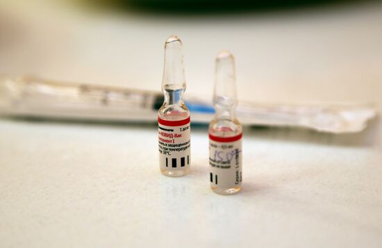 Ukraine DPR Russia Coronavirus Vaccination 