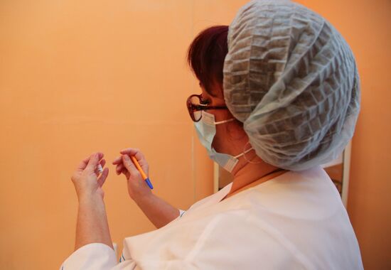 Ukraine DPR Russia Coronavirus Vaccination 