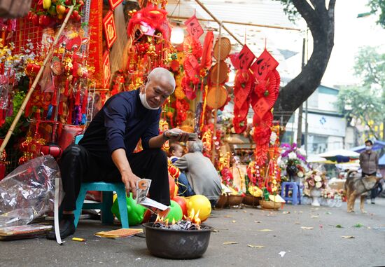 Vietnam Lunar New Year Preparations