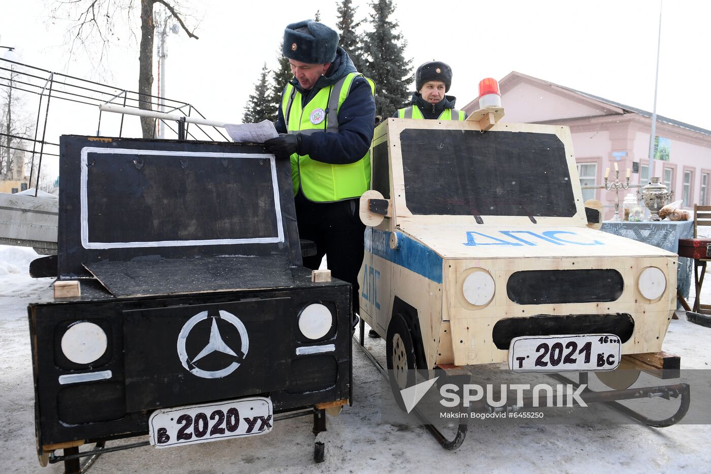 Russia Sunnyfest Sledge Art Festival