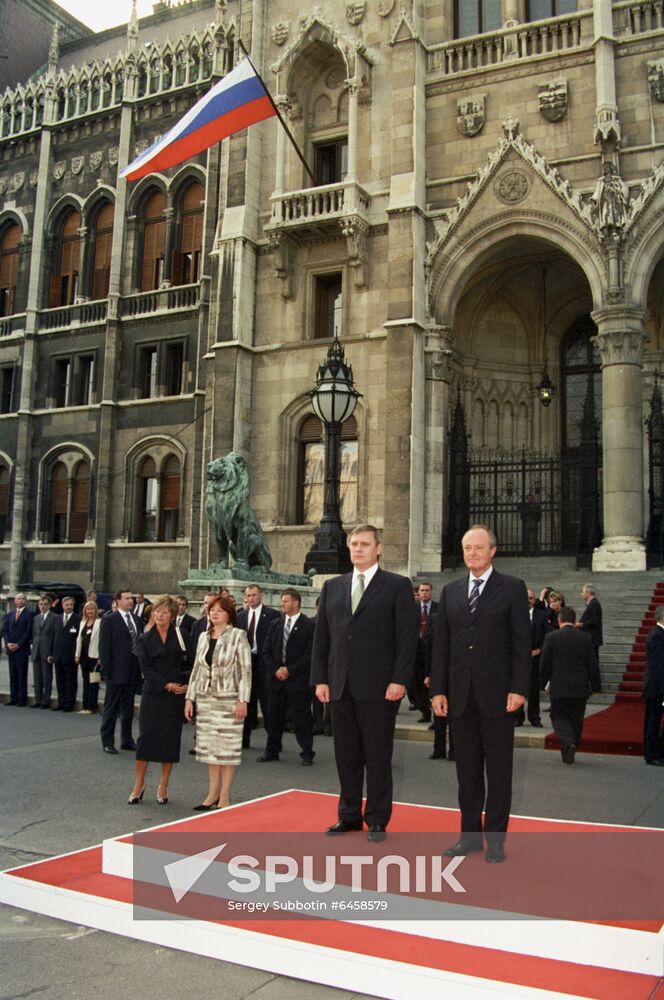 Russian Prime Minister Mikhail Kasyanov's official visit to Hungary