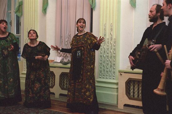 Dmitry Pokrovsky's Folk Ensemble