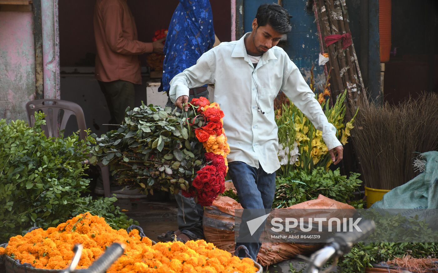 Pakistan Valentine's Day Preparations