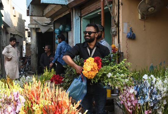 Pakistan Valentine's Day Preparations