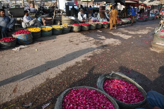 Pakistan Valentine's Day Preparations