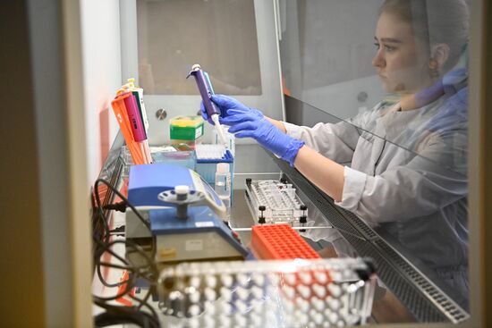 Russia Coronavirus British Strain Test