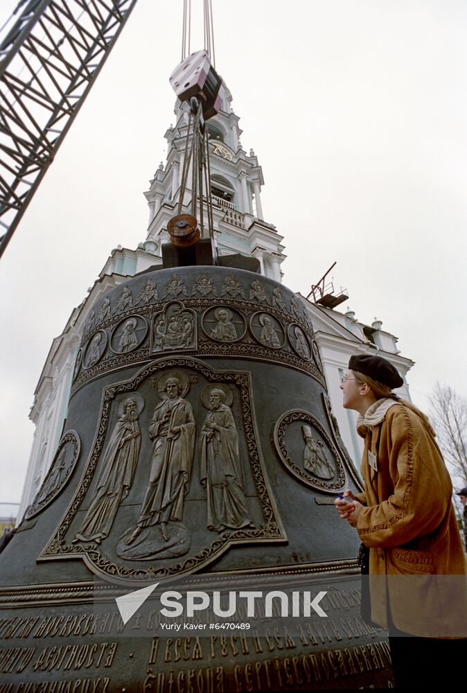 Tsar Bell lifter to Lavra bell tower, 2004
