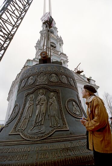 Tsar Bell lifter to Lavra bell tower, 2004
