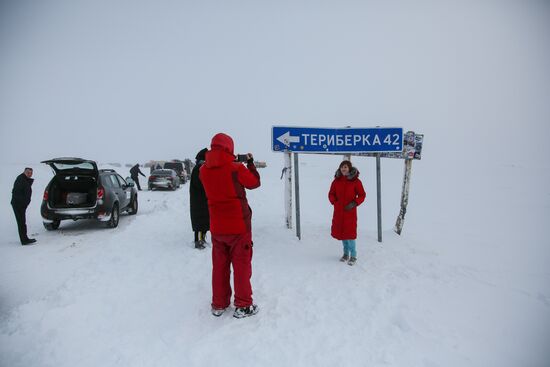 Russia Teriberka Snowstorm Cars Stuck