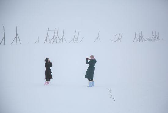 Russia Teriberka Snowstorm Cars Stuck