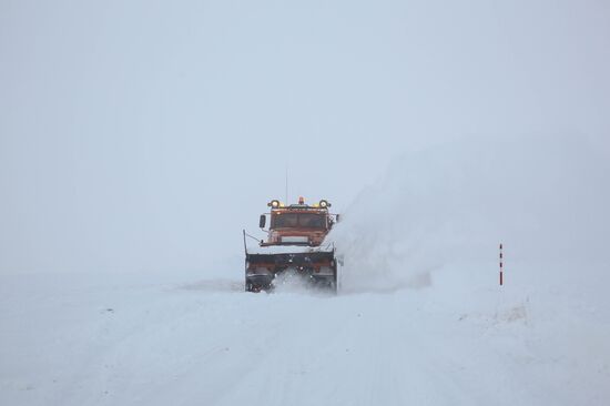 Russia Teriberka Snowstorm Cars Stuck