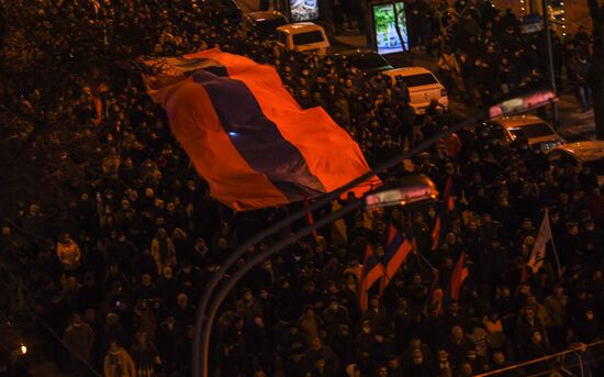 Armenia Rallies