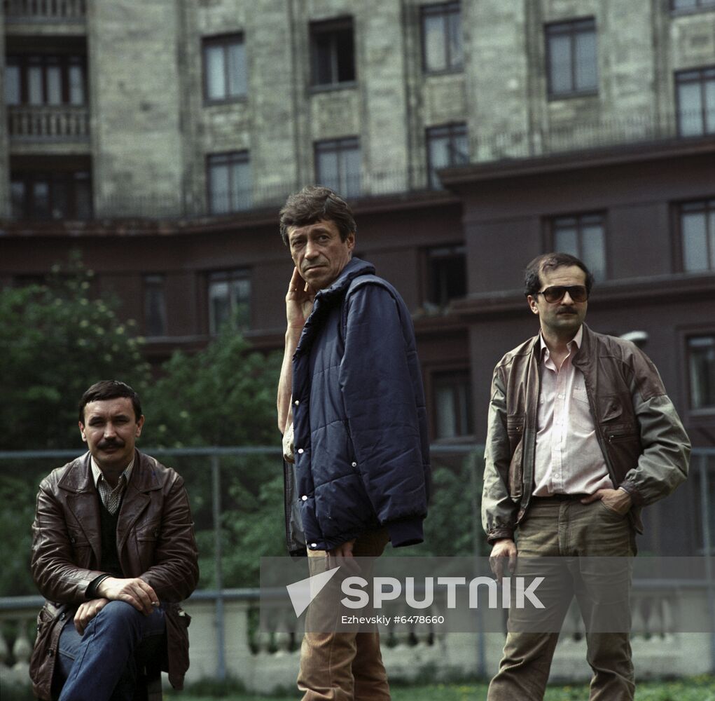 Film crew on set of 'Plumbum, or the dangerous game'
