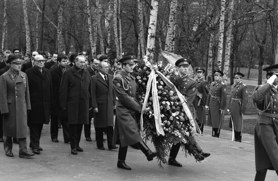 Prime Minister of Tunisia Hedi Amara Nouira visits Soviet Union