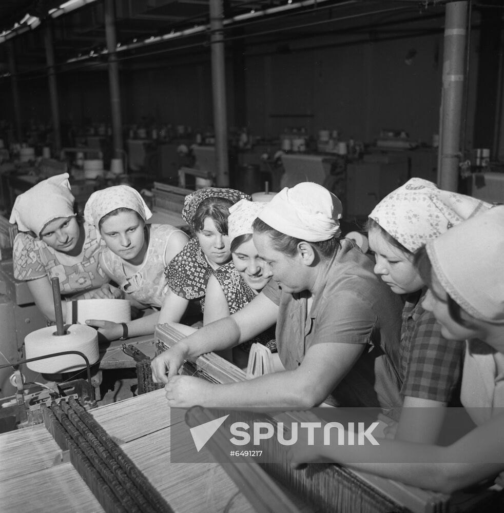 on factory named after M. Frunze