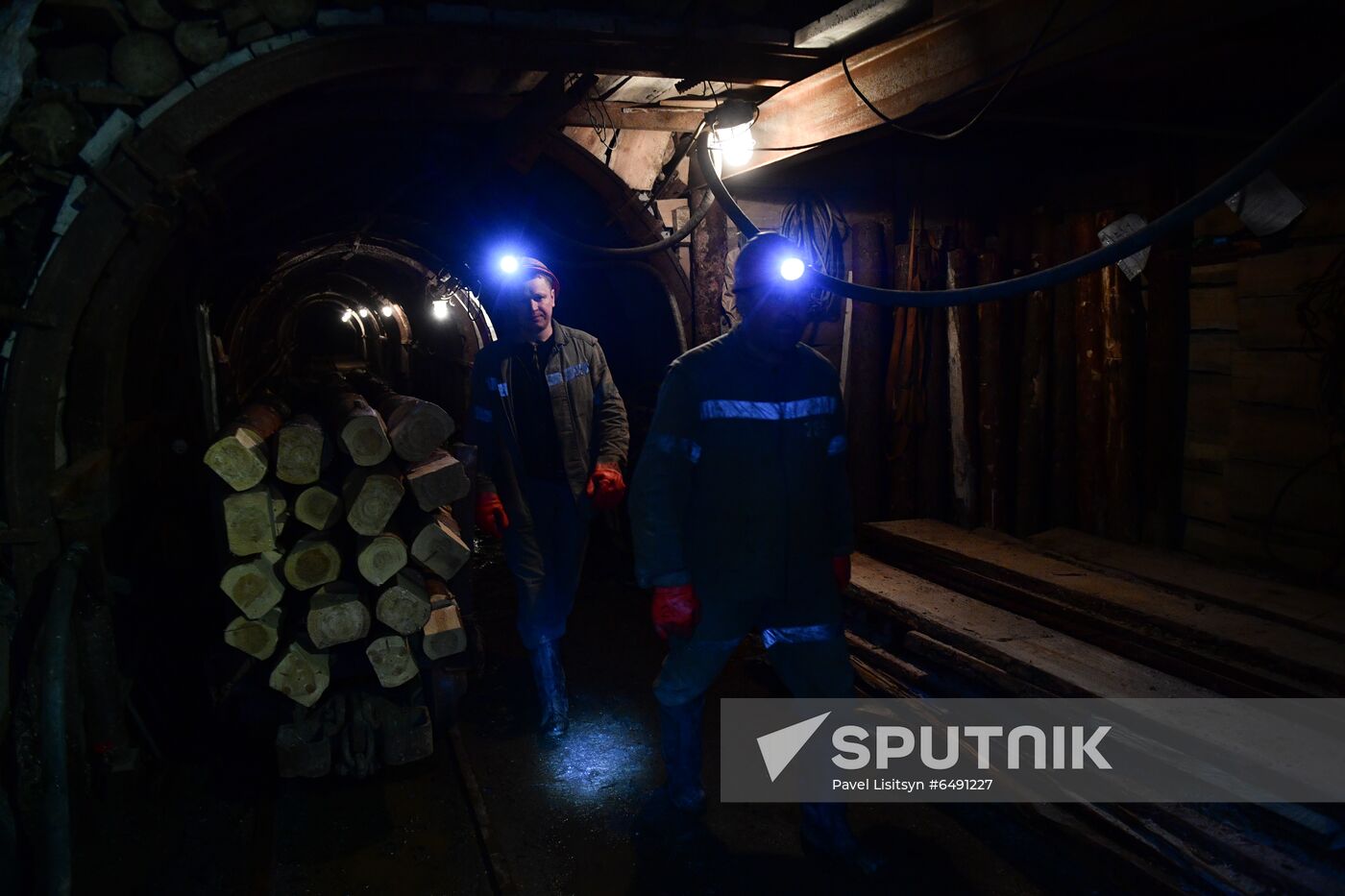 Russia Emeralds Mining