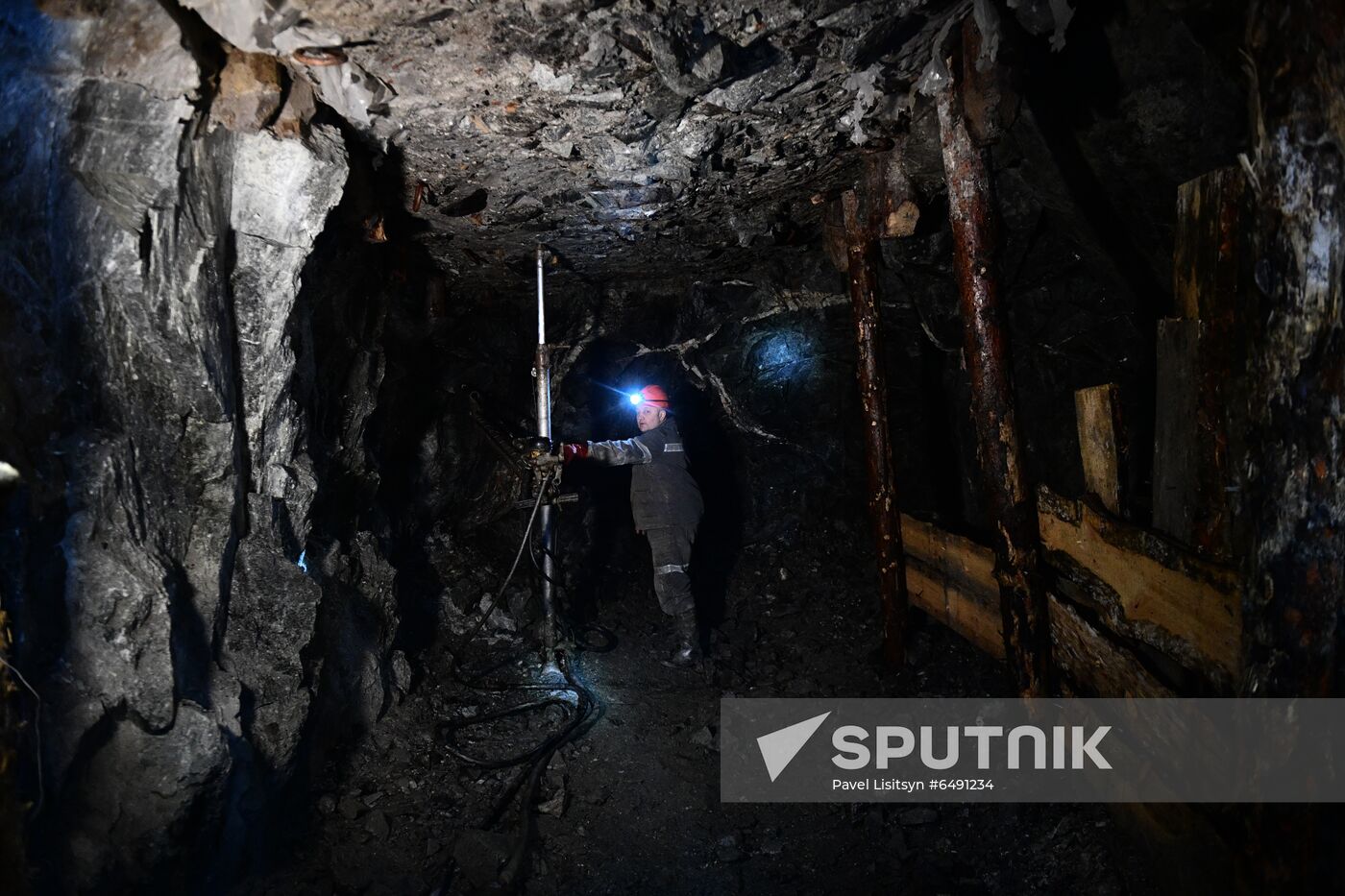 Russia Emeralds Mining