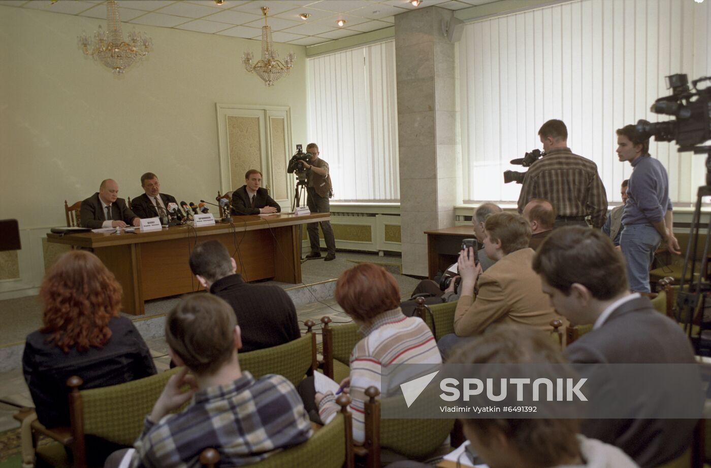 Briefing by Organized Crime Department heads