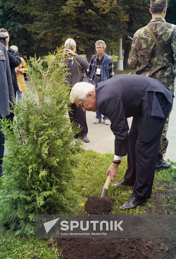 Unveiling of Alley of Russian Heroes in Gorky Park